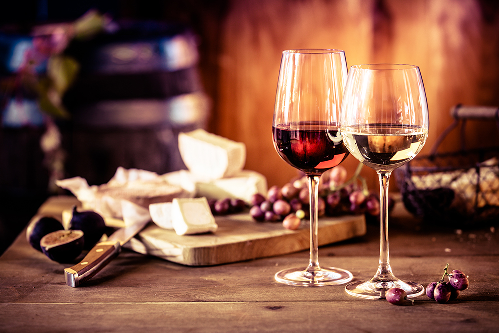 Wein mit Käseplatte